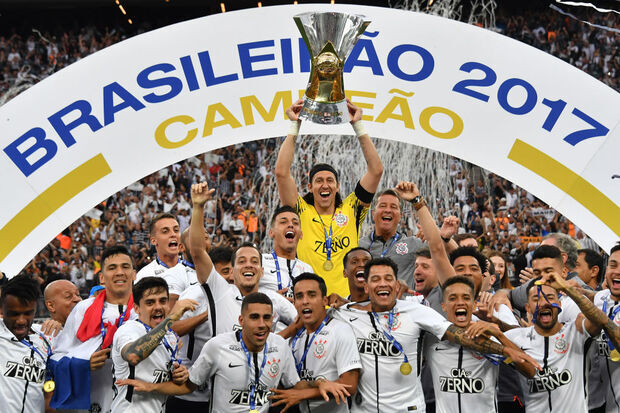 2017: De 'quarta fora' ao hepta, Corinthians cala os crticos