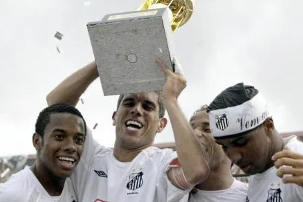 2004: Com dramas dentro e fora de campo, Brasileiro v o Santos de volta ao topo