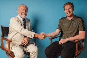 Npoles anuncia la contratacin de Kevin De Bruyne