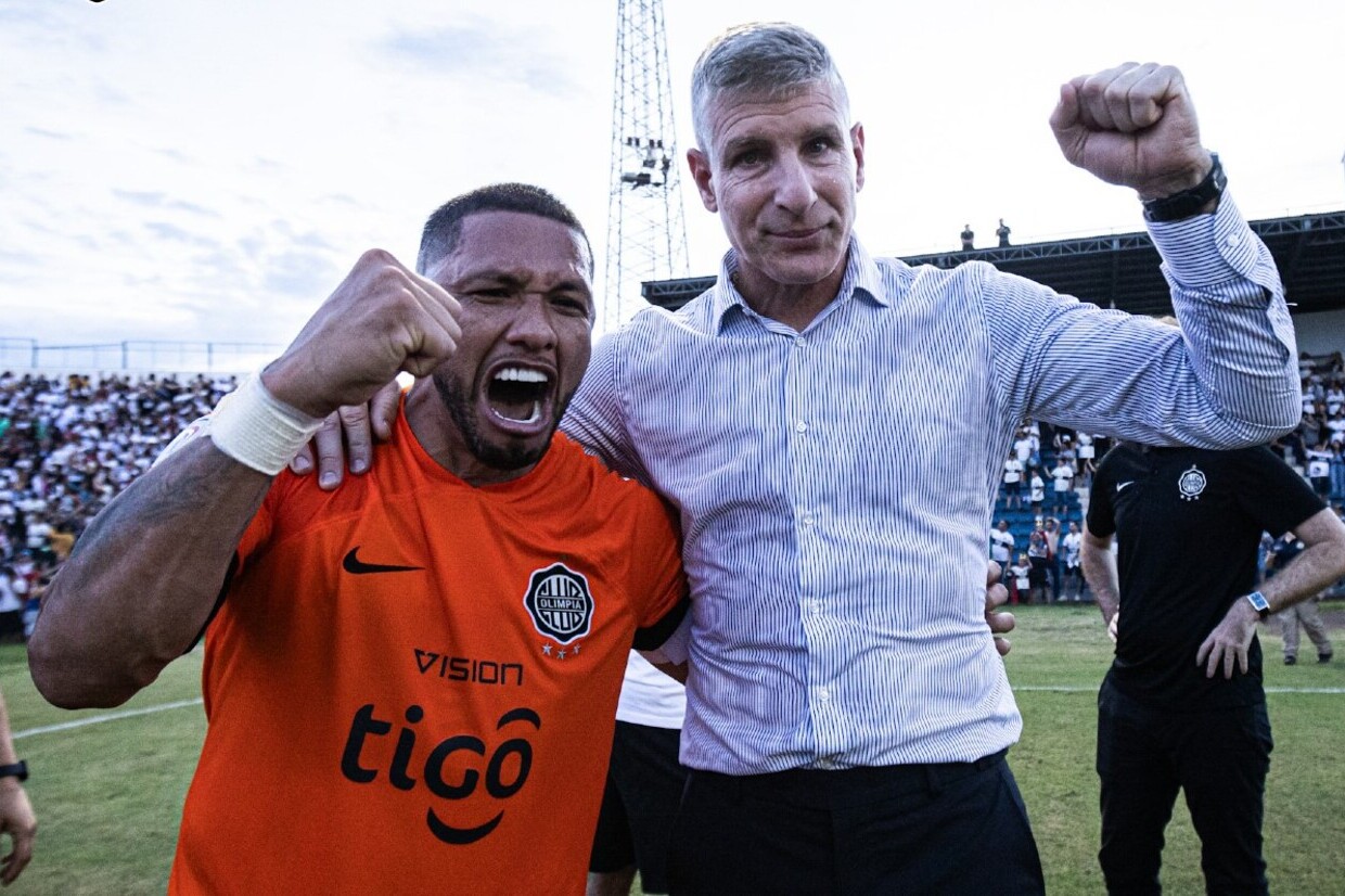 Martn Palermo leva Olimpia ao ttulo paraguaio e conquista primeira taa como treinador