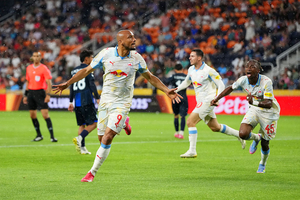 Salzburgo supera tormenta y a Pachuca en su debut en el Mundial