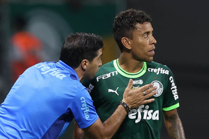 Grmio se interessa por lateral Marcos Rocha, do Palmeiras