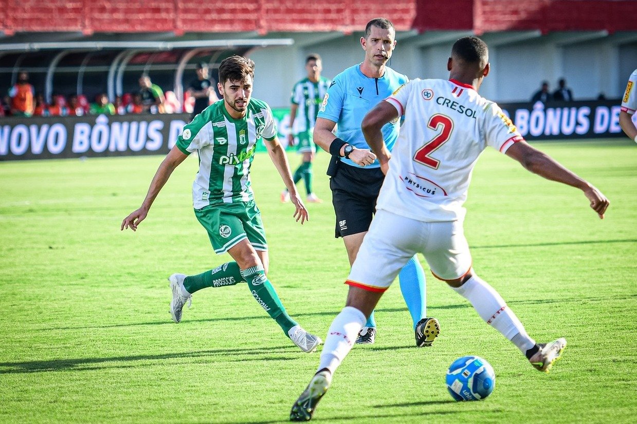 Juventude marca no fim, arranca empate com Tombense e pula para vice-liderana