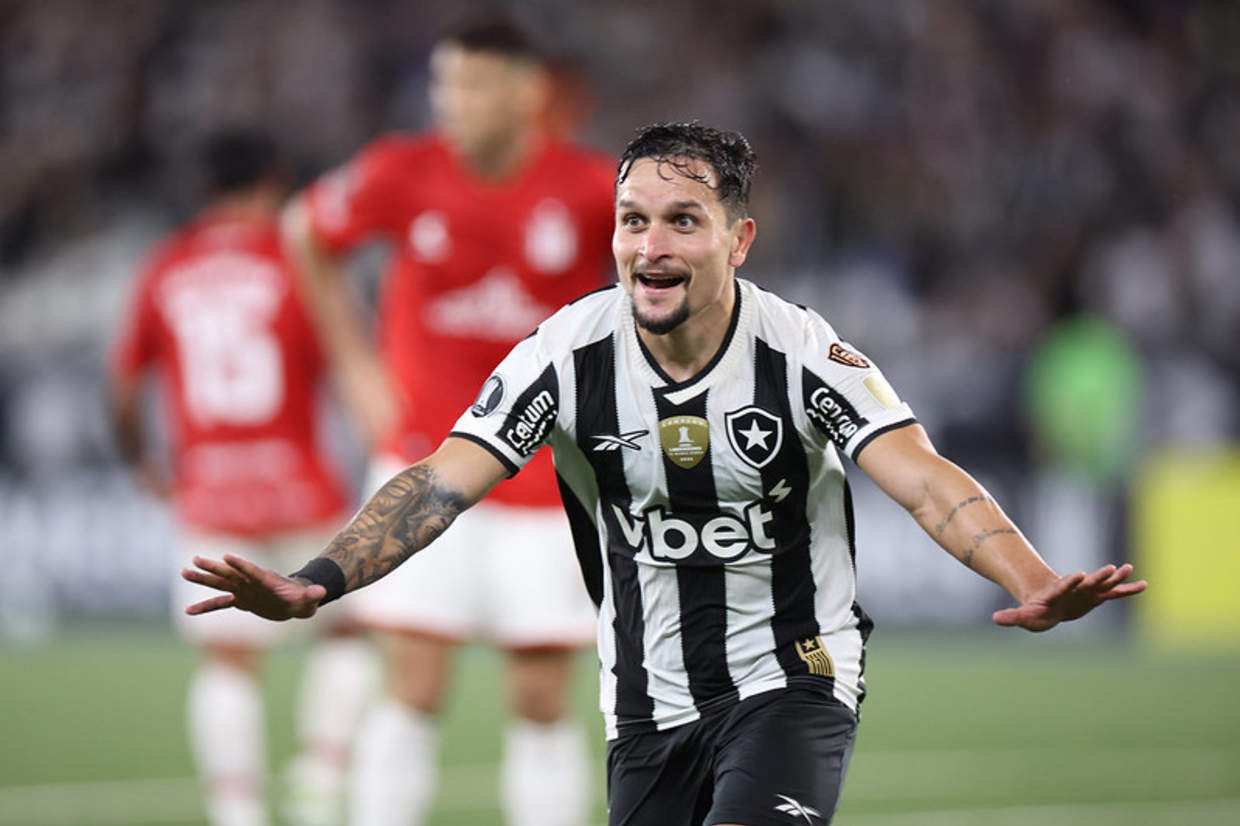 Artur faz golao no fim, Botafogo bate Estudiantes e se mantm vivo na Libertadores
