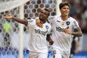 Botafogo vence o clssico contra o Vasco e encosta no G4 do Brasileiro