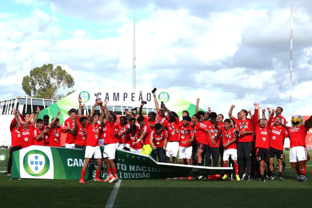 Benfica sagra-se tricampeo de juvenis e faz o pleno no futebol de formao