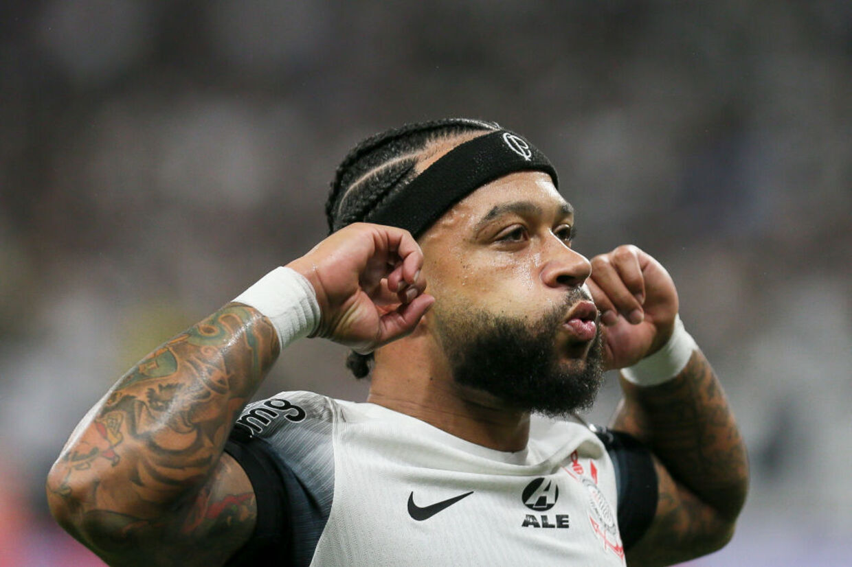 Memphis brilha, Corinthians bate Mirassol e se garante na semifinal do Paulista