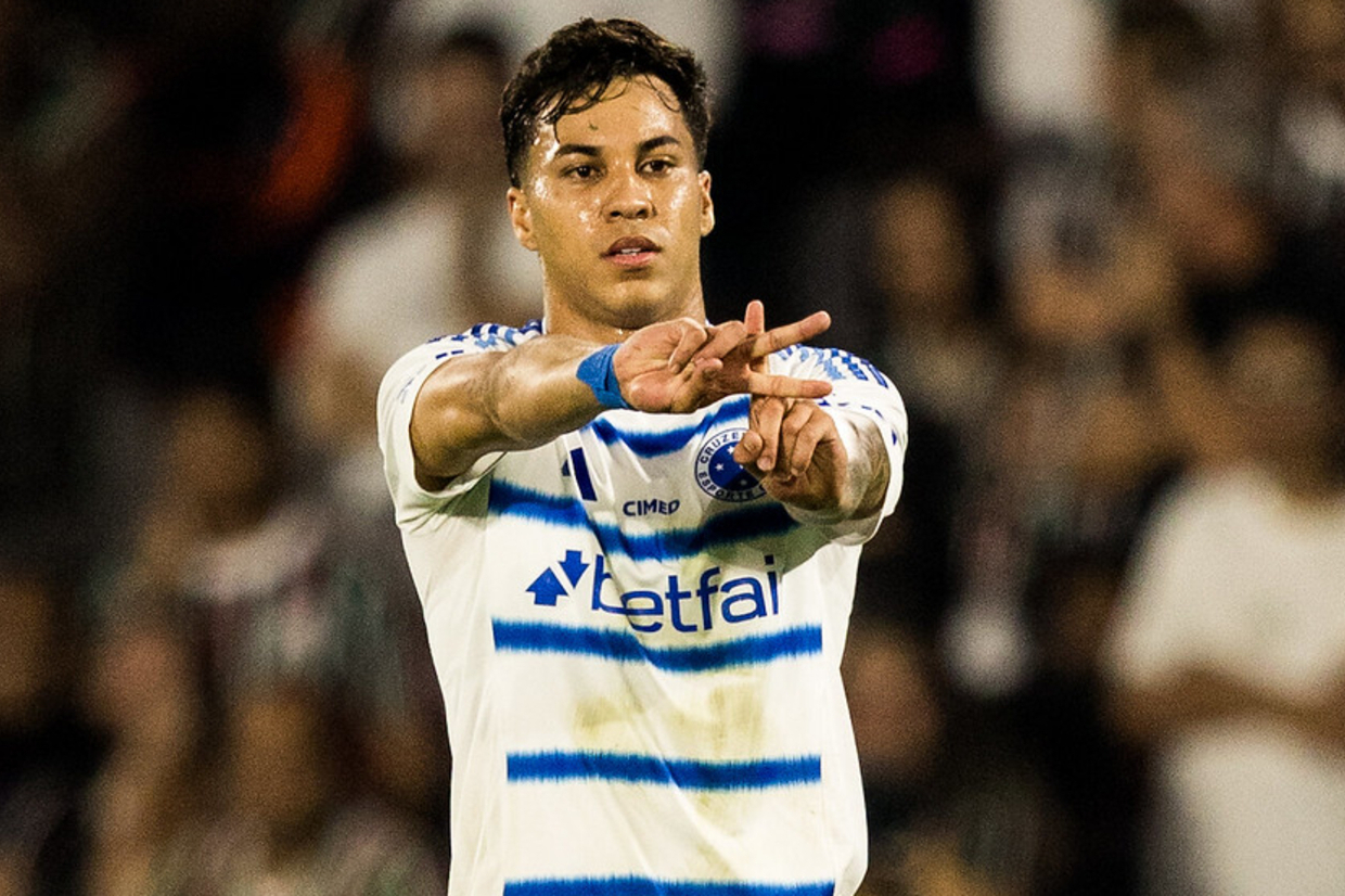 Cruzeiro frustra despedida de Arias e assume liderança do Brasileirão