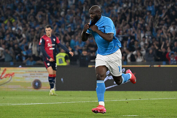 Napoli Extiende su Racha Invicta Tras Vencer al Cagliari en la Serie A