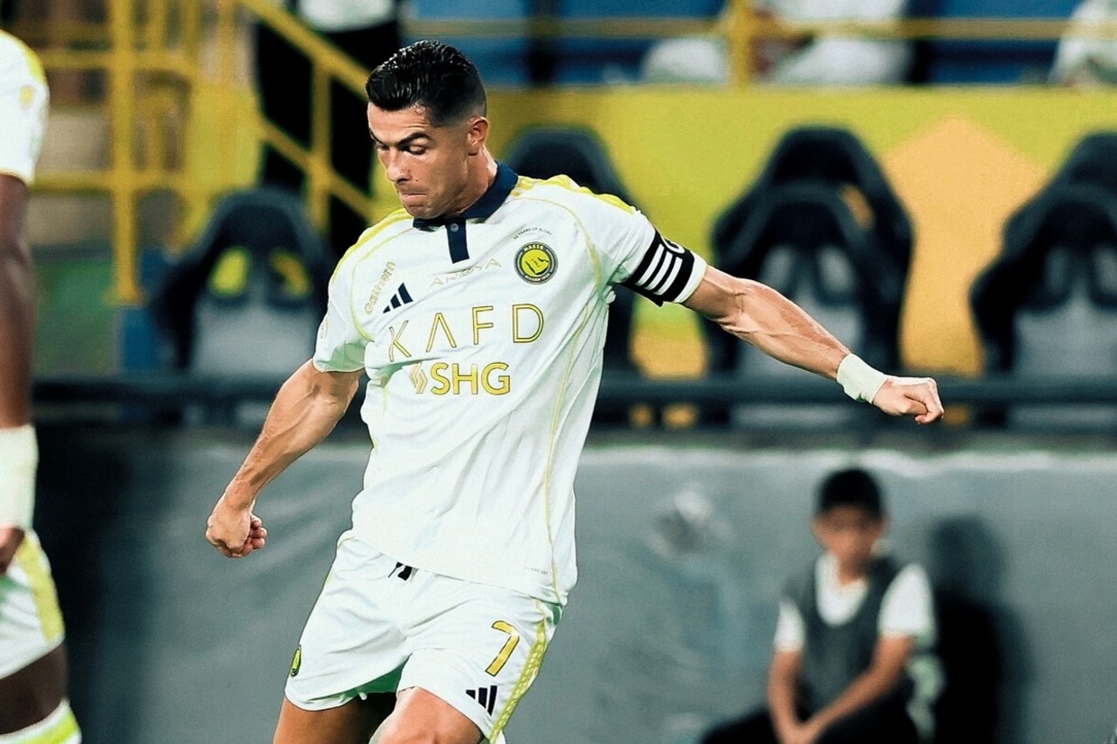 Com Ronaldo do oito ao 80, Al-Nassr vence Al-Khaleej de Fbio Martins