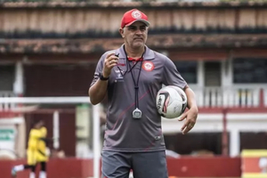 Sem vencer h oito jogos, Tombense demite Raul Cabral e aposta em Marcelo Chamusca