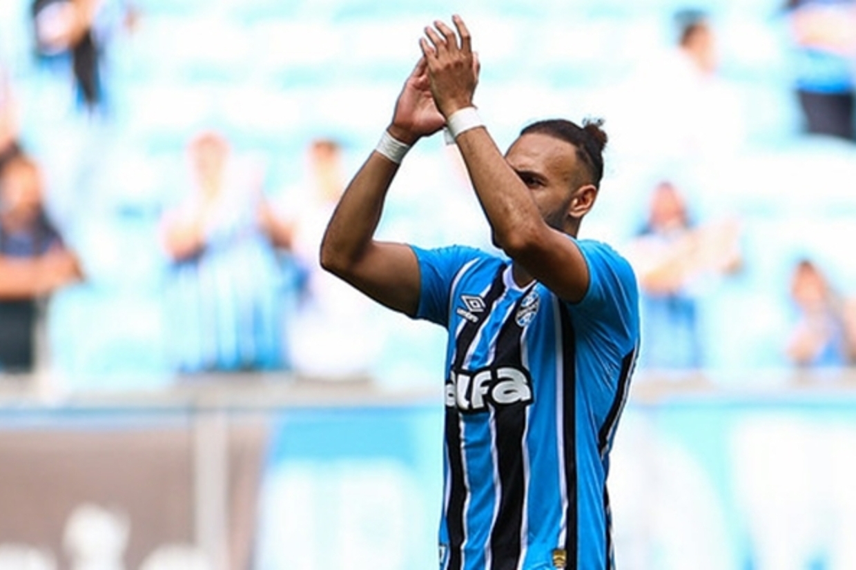 Braithwaite decide, Grmio bate Bahia e deixa o Z4 do Brasileiro 