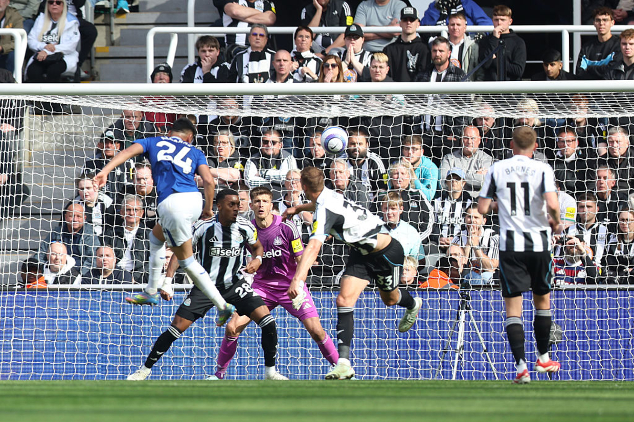 Newcastle no faz o dever de casa contra o Everton, mas se classifica para a Champions