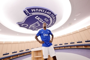 Everton bevestigt de komst van aanvaller Thierno Barry