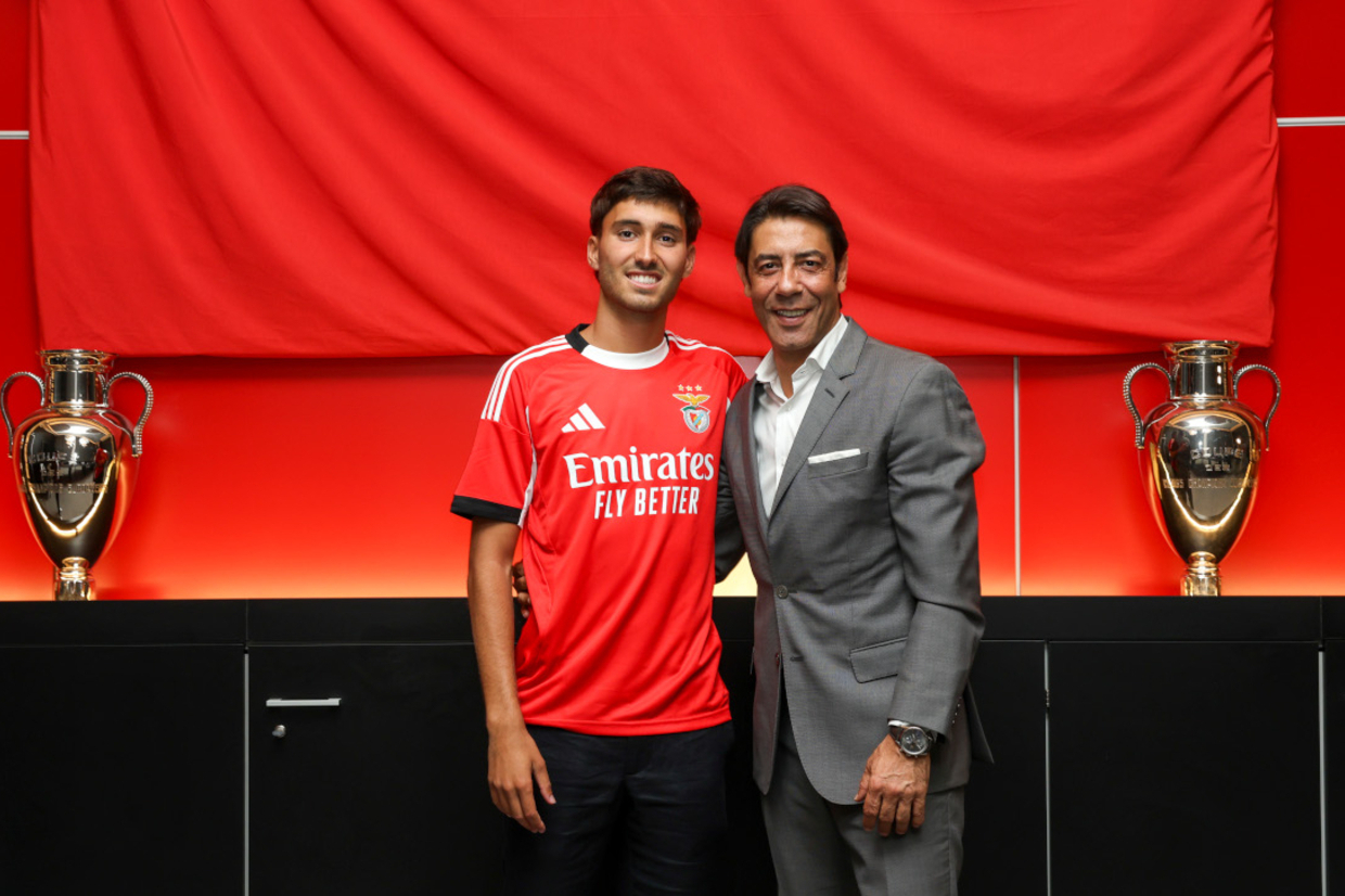 Benfica oficializa chegada de Rafael Obrador