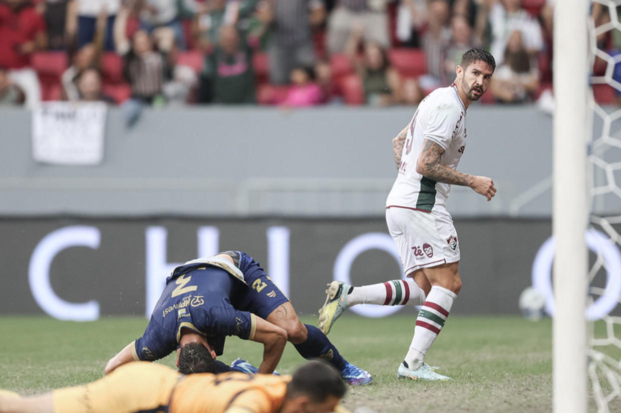 Fluminense leva susto, mas goleia Aparecidense e avana na Copa do Brasil