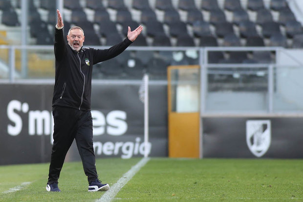 Estoril surpreendido no Algarve e a deixar a dupla da frente mais tranquila