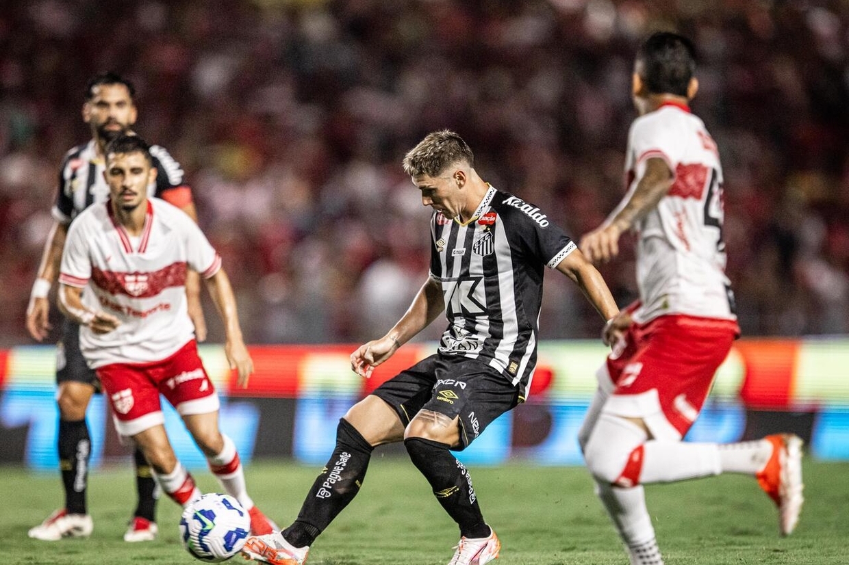 Neymar volta bem, mas Santos para em Matheus Albino e CRB avana