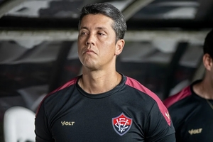 Aps eliminao na Copa do Nordeste, Vitria demite Thiago Carpini