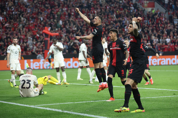 Bayer Leverkusen sigue adelante Roma despus de un empate