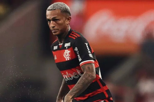 Roma intensifica conversas para contratar Wesley, do Flamengo
