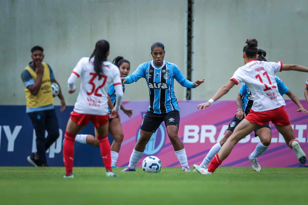 Mesmo com uma a menos, Grmio empata com o Bragantino