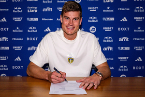 Leeds United abre os cofres e busca zagueiro no futebol italiano