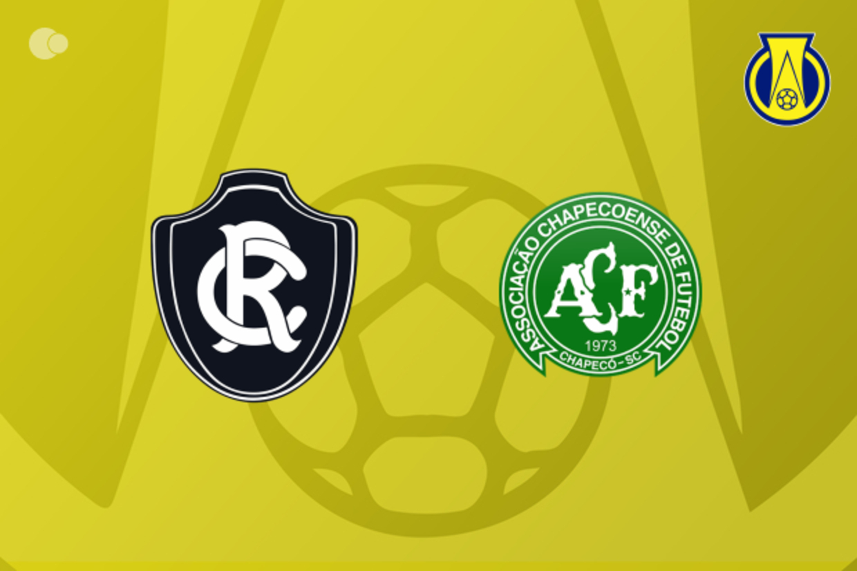 Jogadores comemoram gol da Chapecoense no final da partida contra o Remo