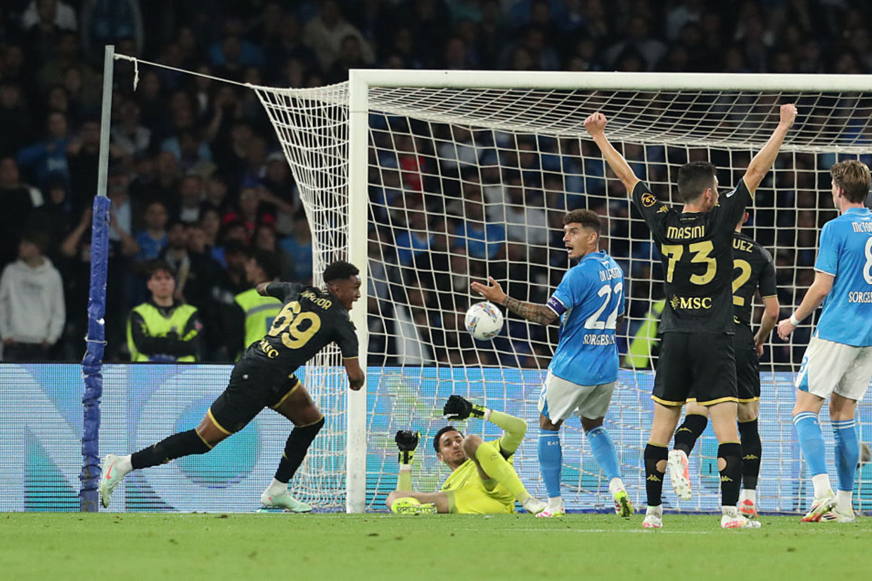 Napoli empata, mas continua na frente na luta pelo scudetto