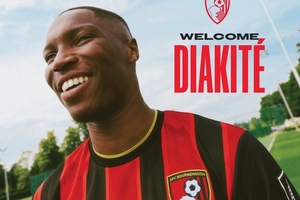 Bournemouth abre os cofres e busca defensor na Frana