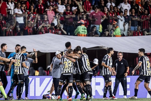 Santos besiegt Vitria in einem spannenden Match am 10. Spieltag der Serie A